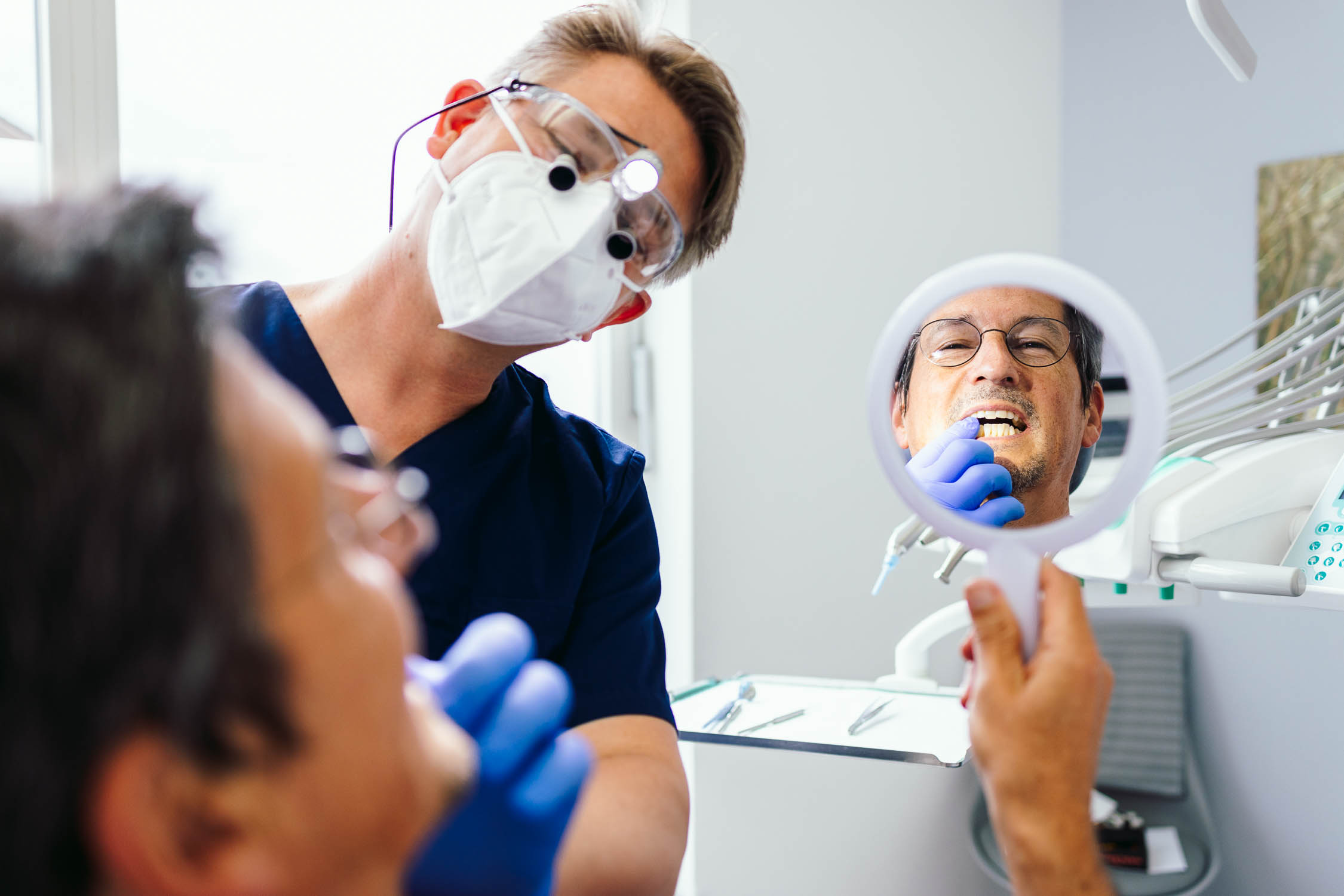 Zahnarzt Dr. med. dent. Claus Lucke in Behandlung
